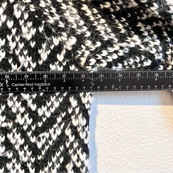 Victoria's Secret Women’s Wool Alpaca Blend Sweater Size Medium Knit Mock Neck - Picture 8 of 10